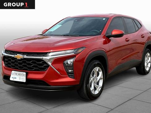Used 2024 Chevrolet Trax LS w/ LS Convenience Package FWD image 1