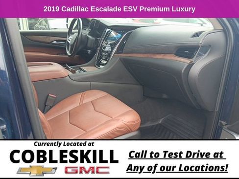 Used 2019 Cadillac Escalade ESV Premium Luxury AWD/4WD image 19
