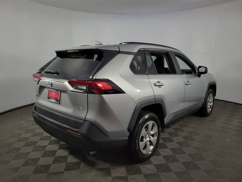 Used 2019 Toyota RAV4 LE image 8