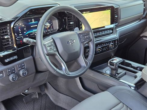 Used 2025 Chevrolet Silverado 1500 ZR2 w/ Technology Package image 10