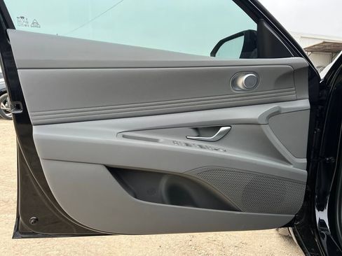 Used 2025 Hyundai Elantra SEL image 15