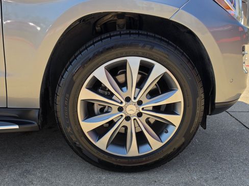 Used 2015 Mercedes-Benz GL 320 BlueTEC 4MATIC w/ Premium I Package image 17