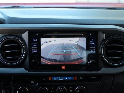 Used 2018 Toyota Tacoma TRD Off-Road image 20