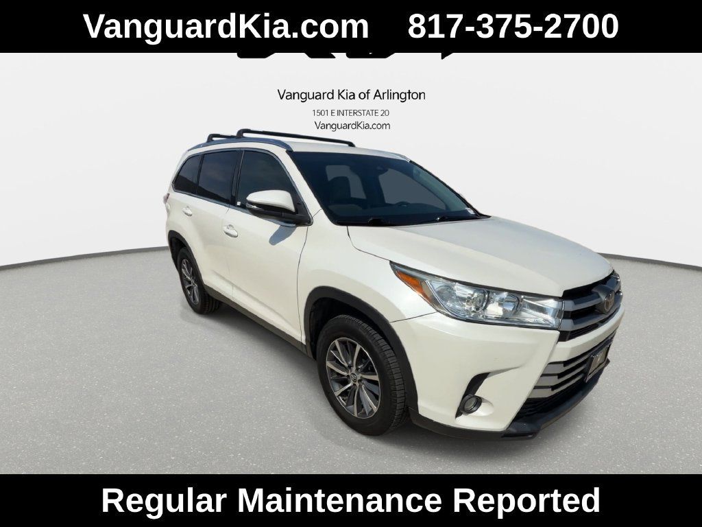 Used 2019 Toyota Highlander XLE FWD image 2