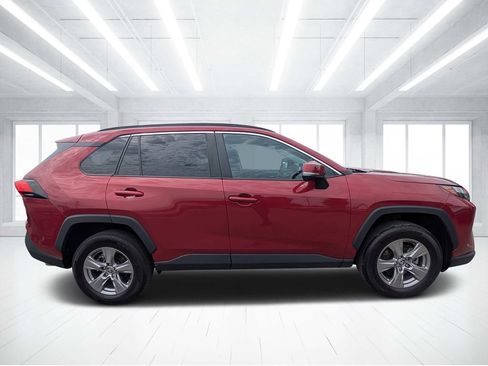 Used 2025 Toyota RAV4 XLE AWD/4WD image 2