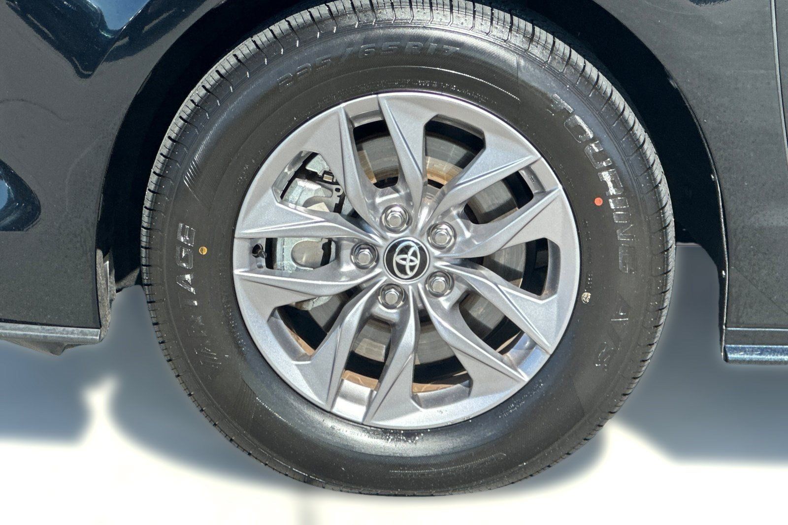 Used 2026 Toyota Sienna XLE FWD image 11
