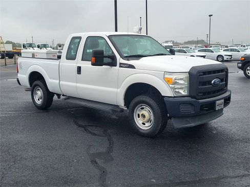 Used 2015 Ford F250 XL w/ Power Equipment Group image 9