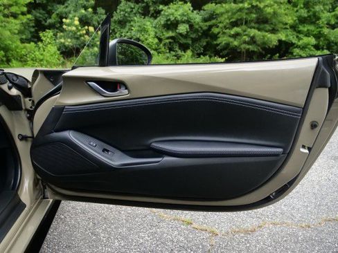 Used 2024 MAZDA MX-5 Miata RF Club w/ Weather Package RWD image 38