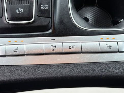 Used 2023 Kia Carnival LX image 29