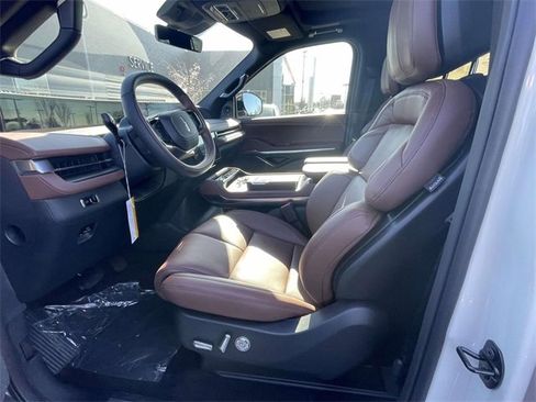 New 2026 Lincoln Navigator Reserve image 10