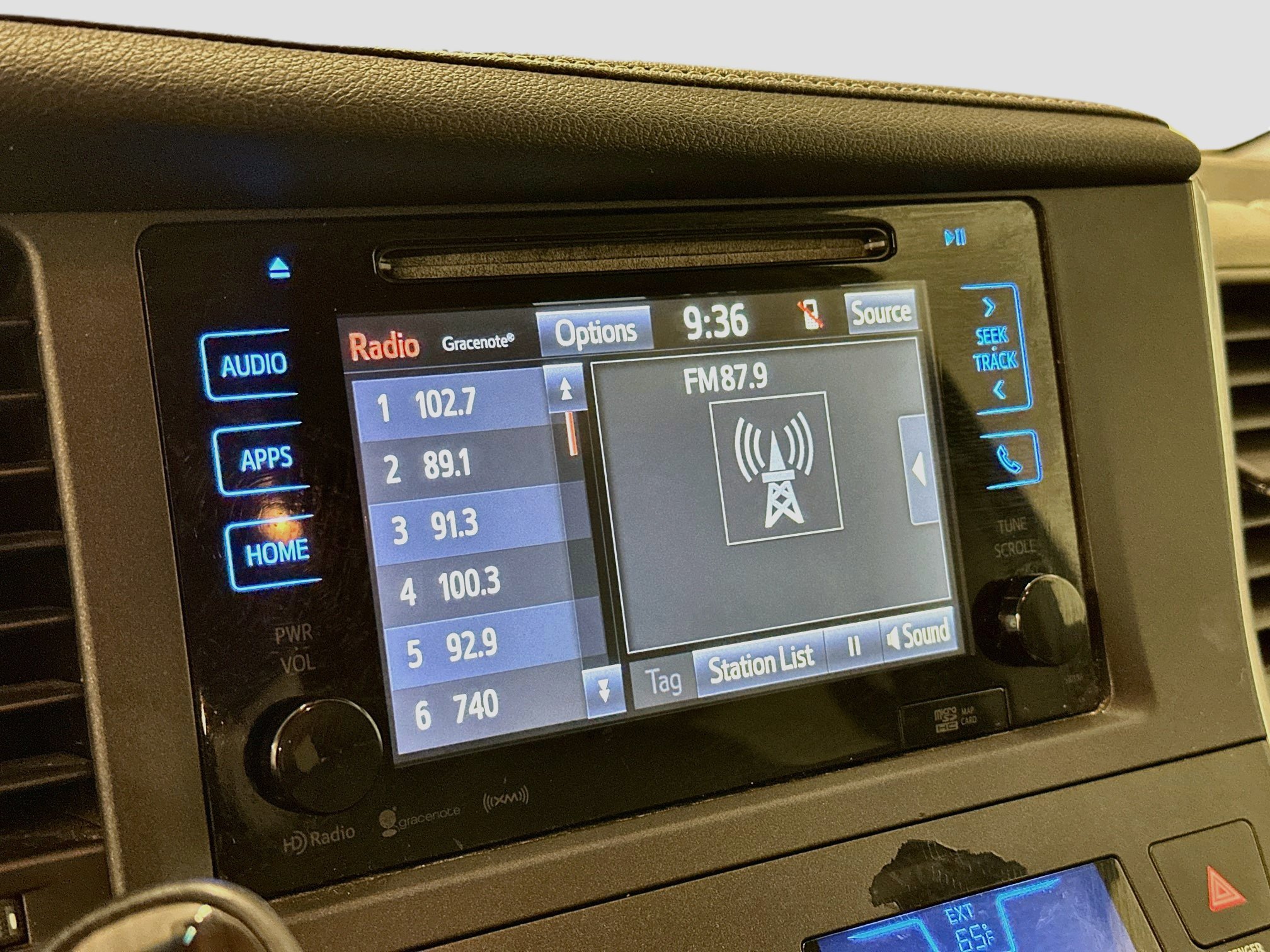 Used 2016 Toyota Sienna XLE w/ XLE Navigation Package FWD image 21