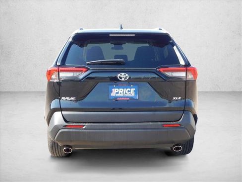 Used 2025 Toyota RAV4 XLE FWD image 12