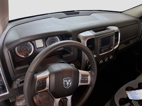 Used 2022 RAM 1500 Classic SLT image 9