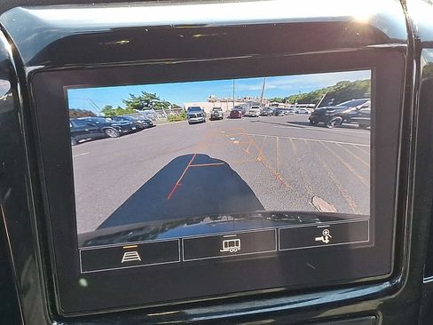 Used 2023 Chevrolet Traverse LT AWD/4WD image 18