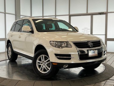 Used 2009 Volkswagen Touareg VR6 image 1