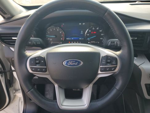 Used 2023 Ford Explorer XLT image 14