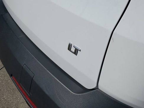 Used 2023 Chevrolet Traverse LT FWD image 6