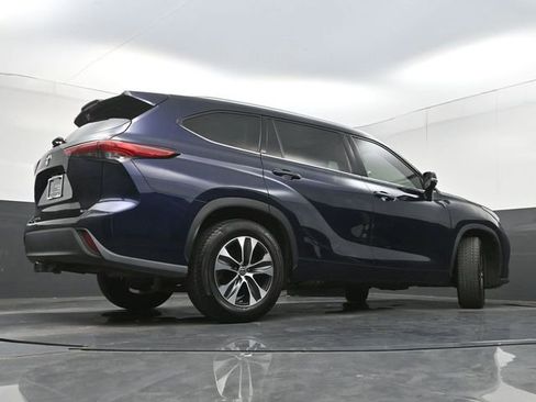 Used 2021 Toyota Highlander XLE FWD image 35