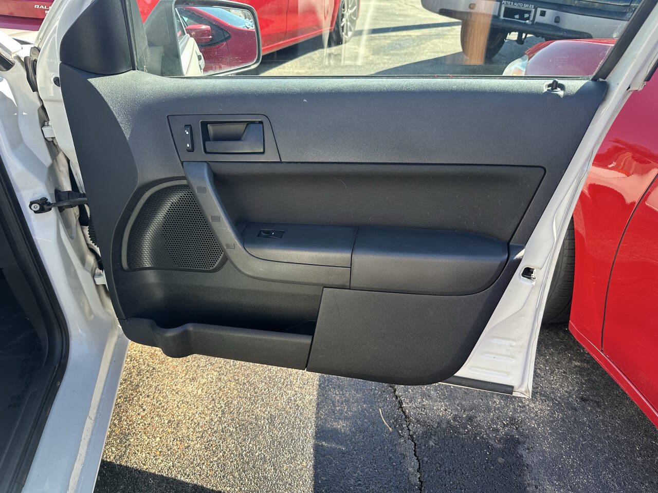 Used 2010 Ford Focus SE FWD image 27