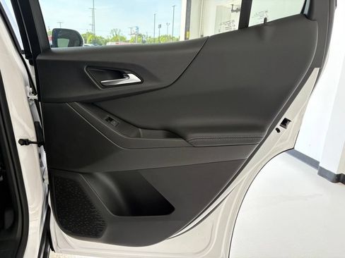 New 2027 Chevrolet Equinox LT w/ LPO, Floor Liner Package FWD image 33
