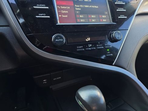 Used 2018 Toyota Camry SE image 17