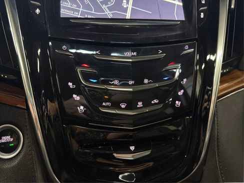 Used 2015 Cadillac Escalade Premium image 25