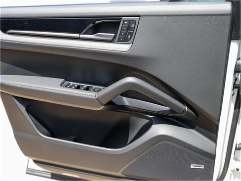Certified 2025 Porsche Cayenne Coupe AWD/4WD image 23