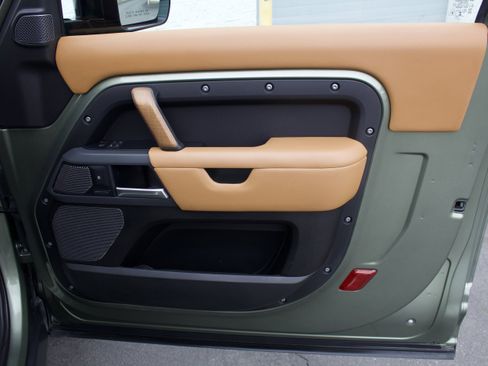 Used 2022 Land Rover Defender 90 X image 30