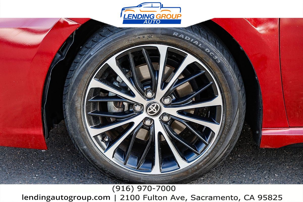 Used 2018 Toyota Camry SE w/ Accessory Appearance Package FWD image 9