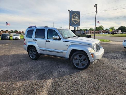 Used 2011 Jeep Liberty Sport AWD/4WD image 2