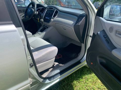 Used 2004 Toyota Highlander 2WD V6 image 7