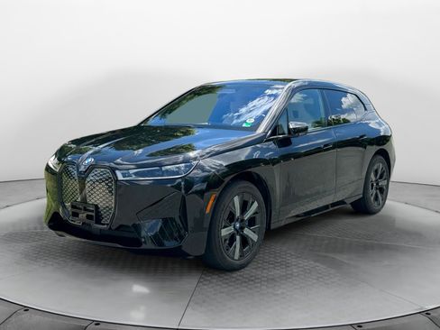 Used 2024 BMW iX xDrive50 w/ Sport Package AWD/4WD image 3