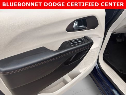 Used 2019 Chrysler Pacifica Touring Plus w/ Advanced Safetytec Group FWD image 10