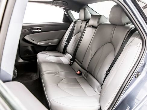 Used 2021 Toyota Avalon XLE w/ Moonroof Package FWD image 32