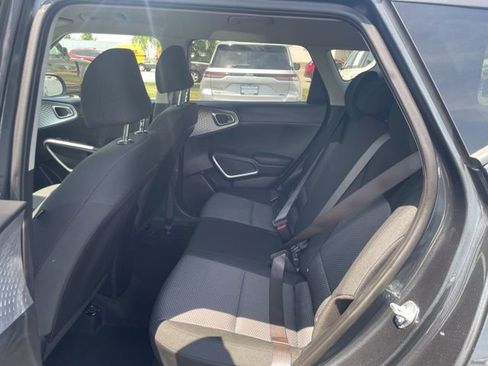 Used 2025 Kia Soul LX w/ LX Technology Package FWD image 7