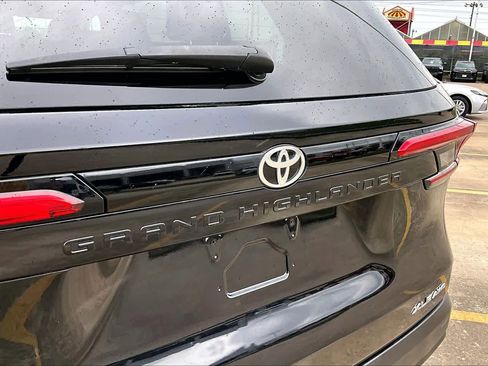 Used 2024 Toyota Grand Highlander XLE image 30