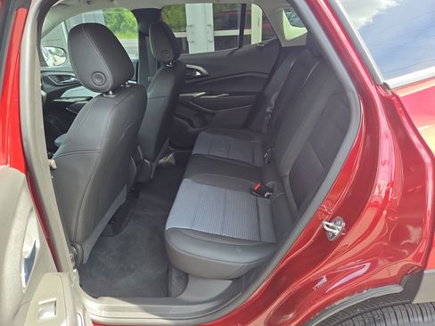 Certified 2024 Chevrolet Trax LT FWD image 11