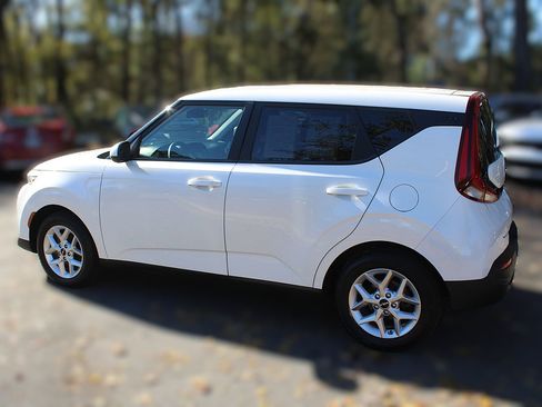 Certified 2022 Kia Soul LX w/ Technology Package image 6