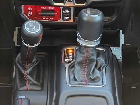 Used 2021 Jeep Gladiator Rubicon image 35