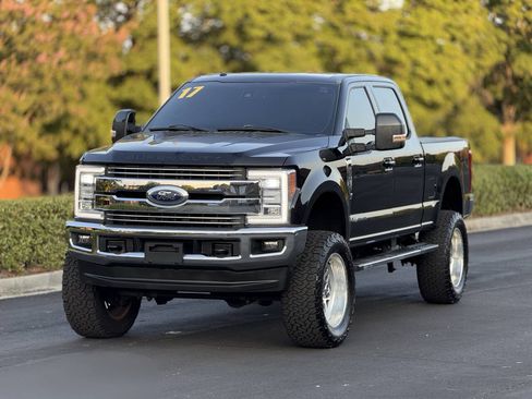 Used 2017 Ford F250 Lariat w/ Lariat Ultimate Package AWD/4WD image 2
