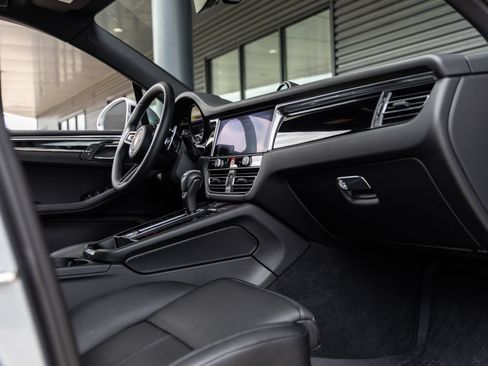 Certified 2026 Porsche Macan AWD/4WD image 46