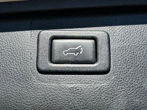 Used 2017 Subaru Outback 2.5i Limited image 30