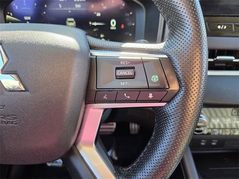 Used 2025 Mitsubishi Outlander SEL image 32