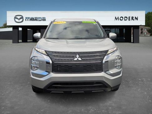 Used 2022 Mitsubishi Outlander ES image 2