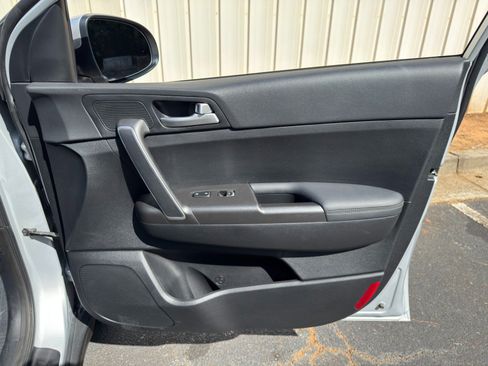 Used 2020 Kia Sportage LX AWD/4WD image 36