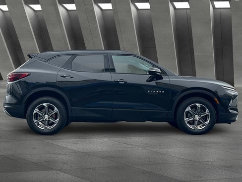 Used 2023 Chevrolet Blazer LT image 3