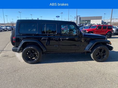 Used 2023 Jeep Wrangler Sahara image 7