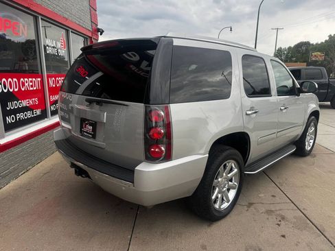 Used 2011 GMC Yukon Denali AWD/4WD image 4