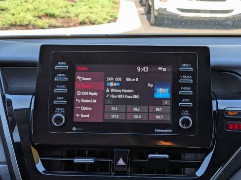 Used 2022 Toyota Camry SE FWD image 19