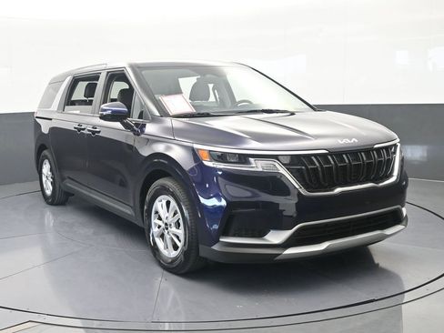 Used 2024 Kia Carnival LX FWD image 9